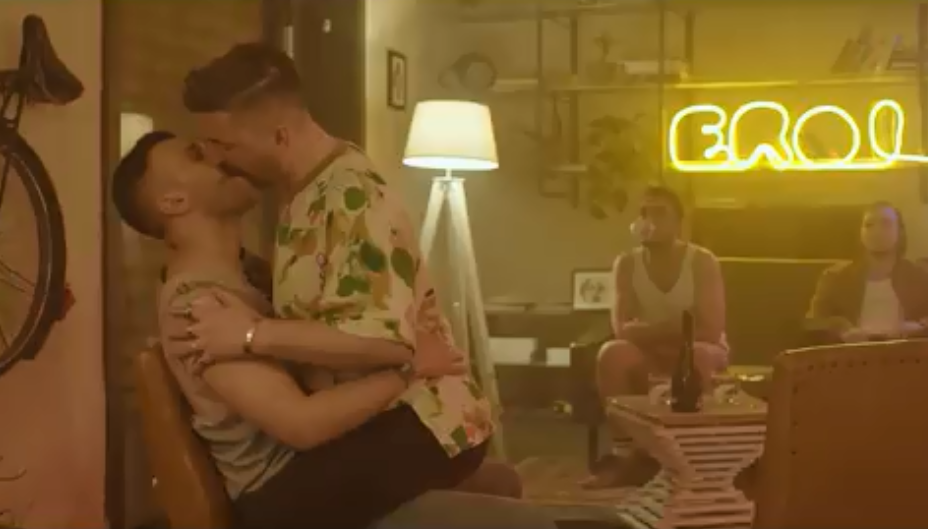 Gli “Eroi” moderni che lottano per la propria identità e sessualità nel nuovo videoclip di Lucia Manca